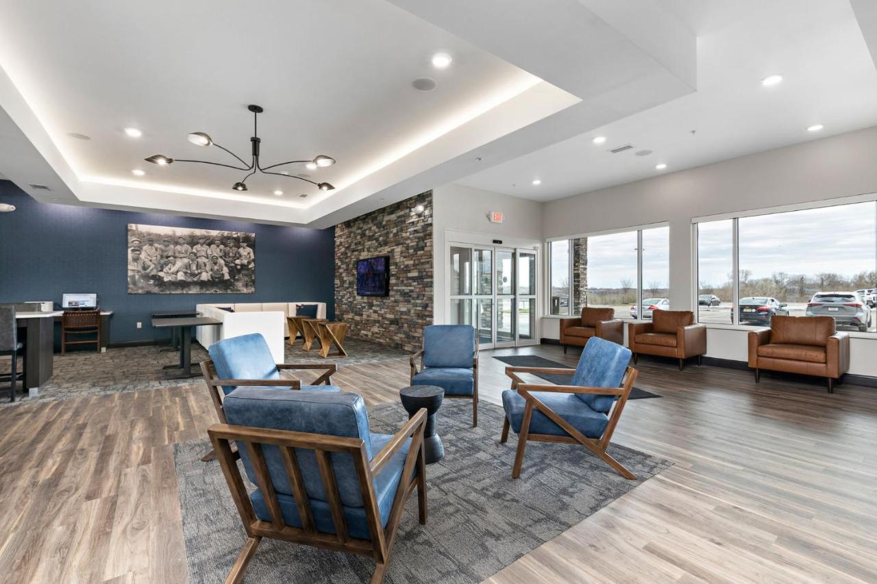 Holiday Inn Express Kansas City North Parkville By Ihg المظهر الخارجي الصورة